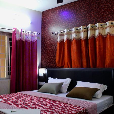 Vinodhara Guest House مهاباليبورام الغرفة الصورة