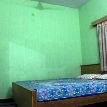 Vinodhara Guest House مهاباليبورام الغرفة الصورة