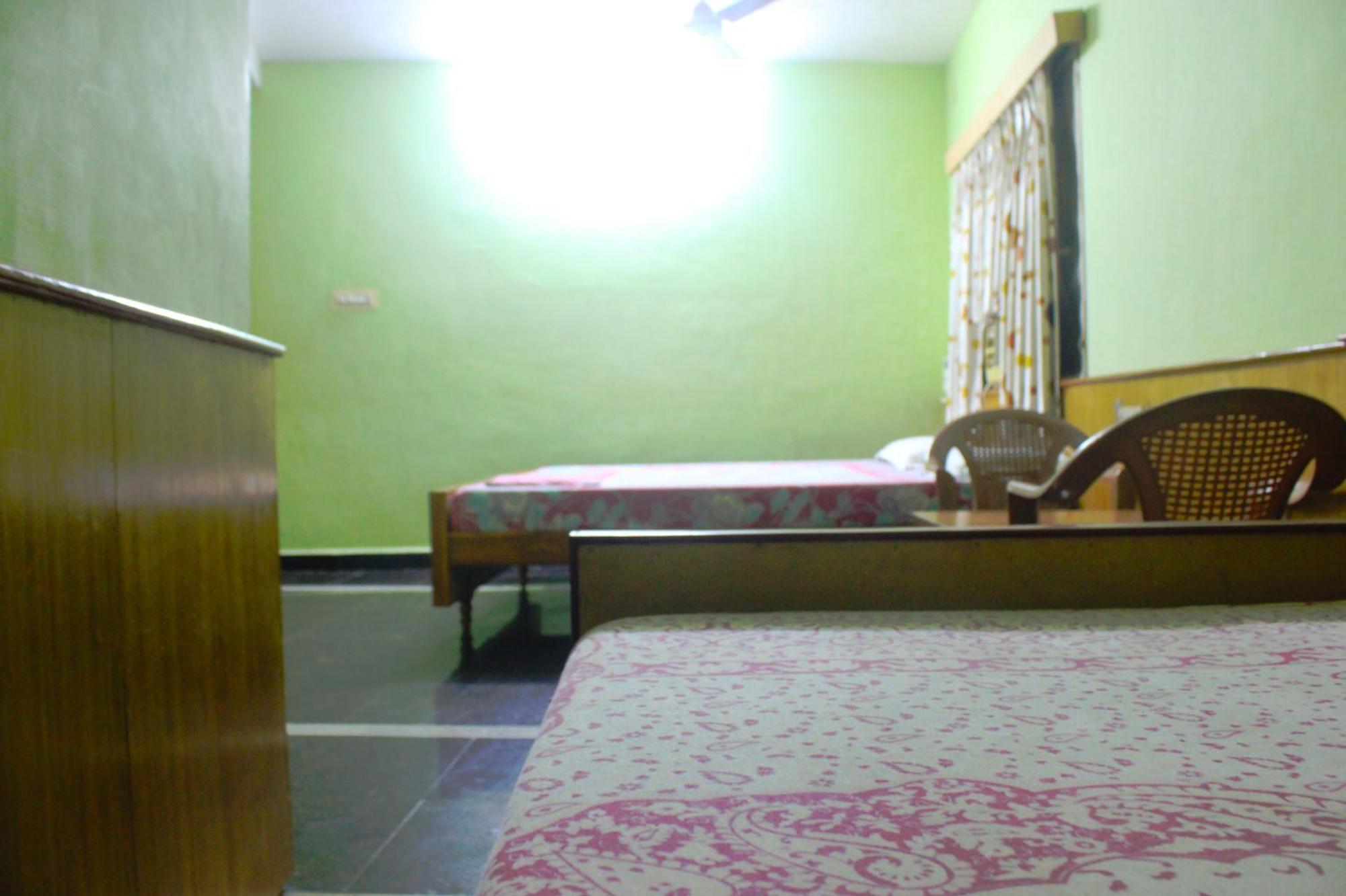 Vinodhara Guest House مهاباليبورام الغرفة الصورة
