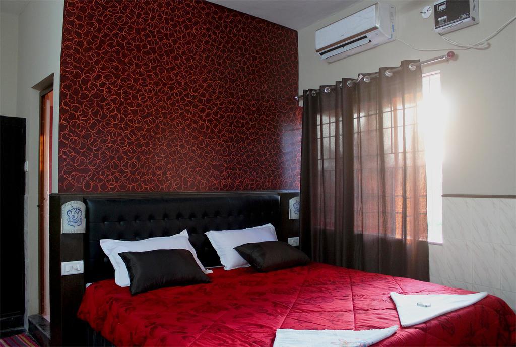 Vinodhara Guest House مهاباليبورام الغرفة الصورة