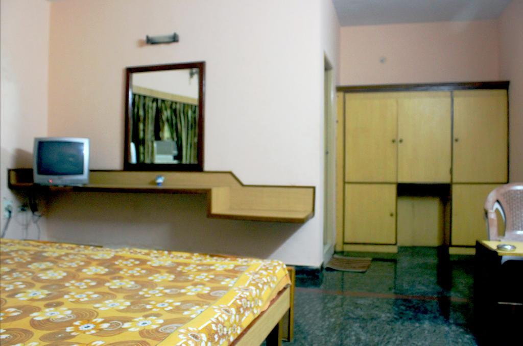 Vinodhara Guest House مهاباليبورام المظهر الخارجي الصورة